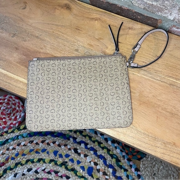 Brand New Guess Wristlet - Picture 2 of 5